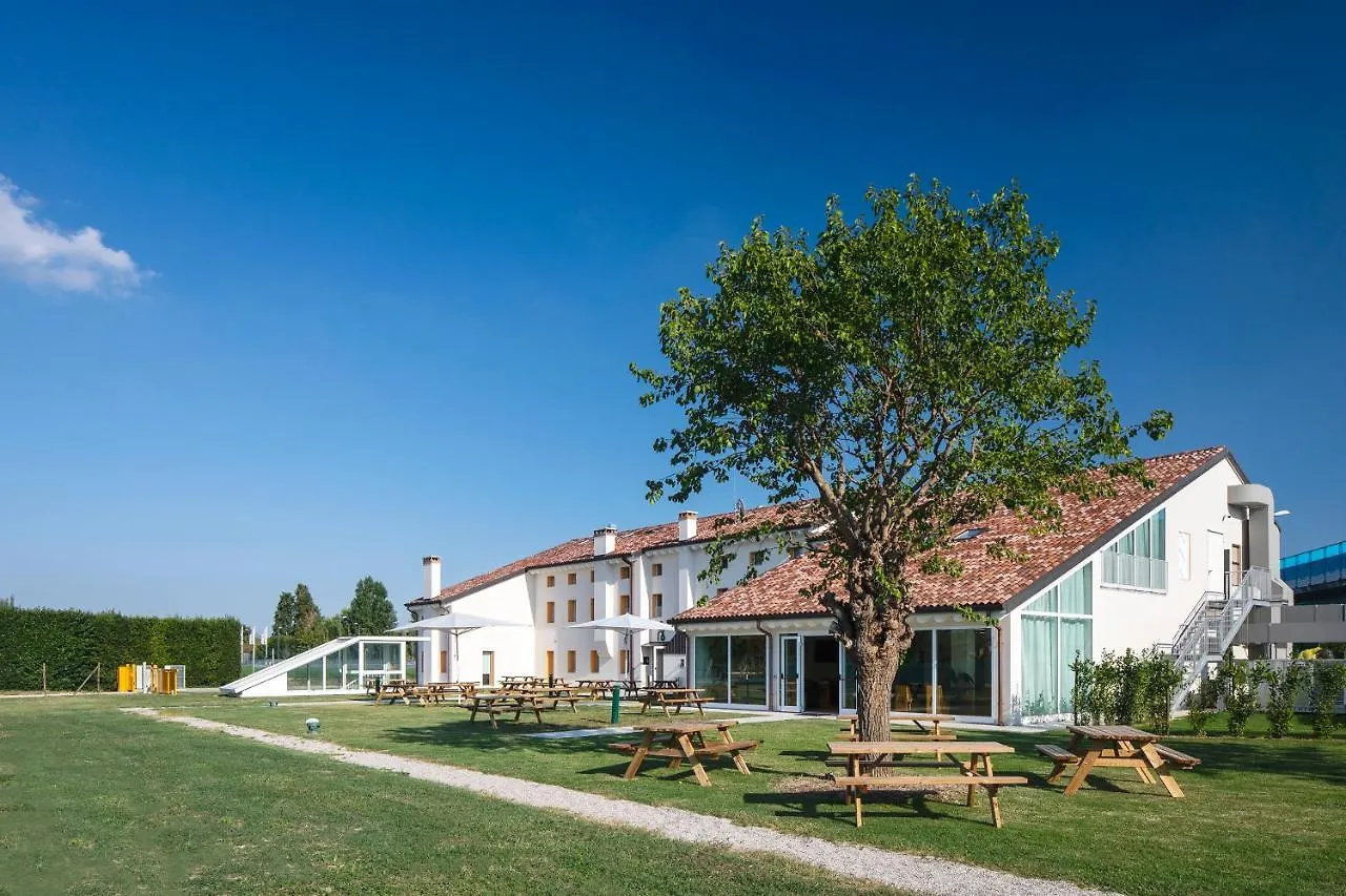Nomad Hostel Treviso 0*,