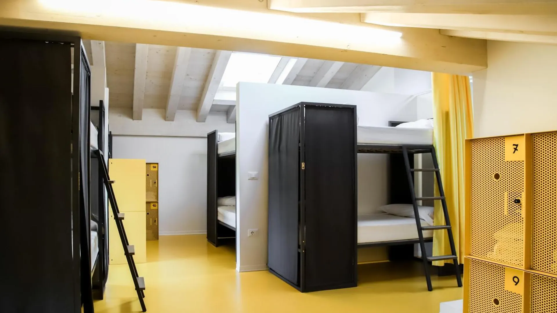 Nomad Hostel Treviso 0*,