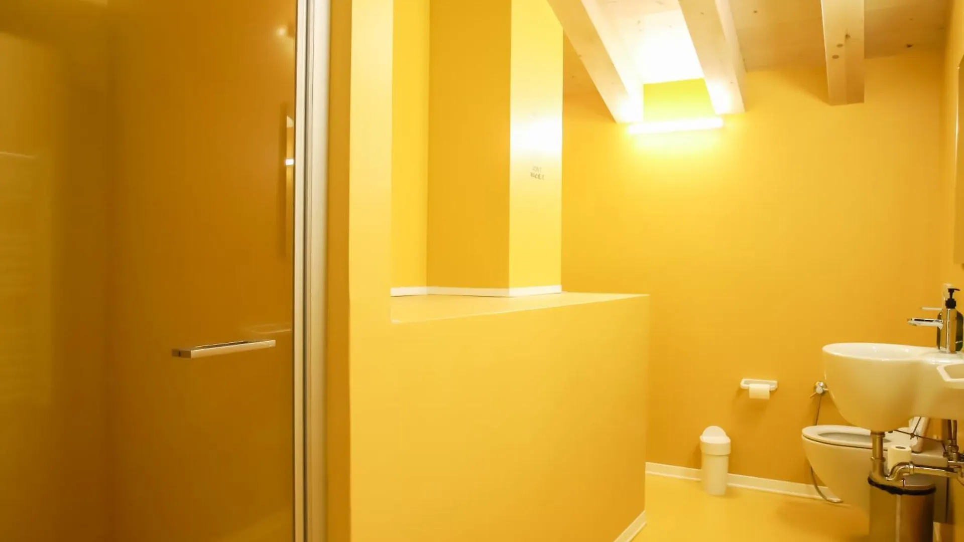 Nomad Hostel Treviso Italia